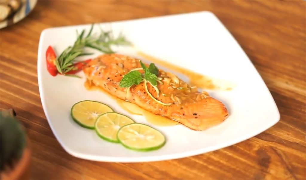 Cách làm Cá hồi áp chảo với bếp cata thật đơn giản