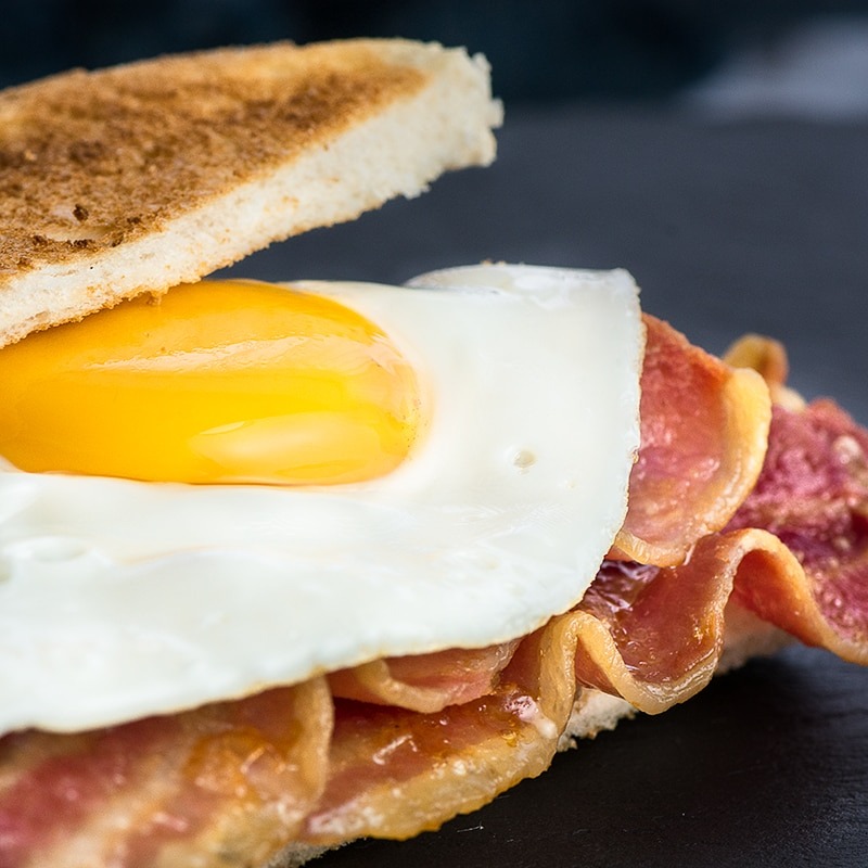 Nấu món trứng cùng bếp cata và không cần dầu