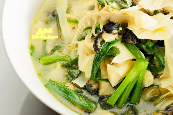 Canh ốc nấu măng